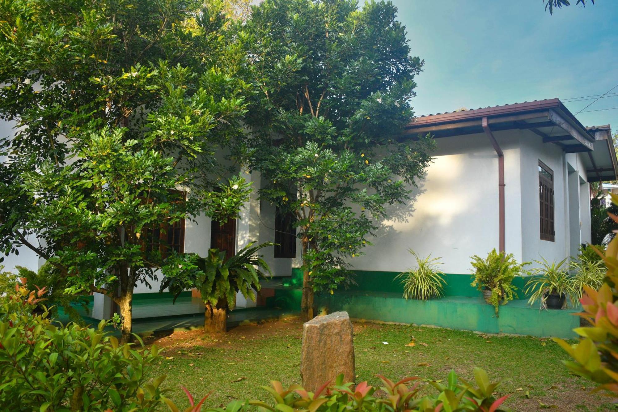 White Eagle Hotel Sigiriya Ngoại thất bức ảnh