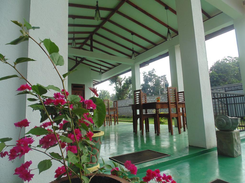 White Eagle Hotel Sigiriya Ngoại thất bức ảnh