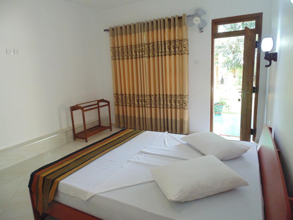White Eagle Hotel Sigiriya Phòng bức ảnh
