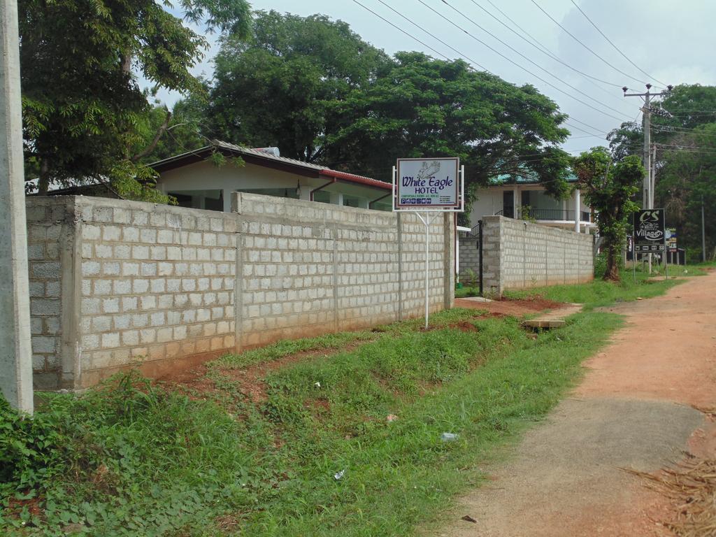 White Eagle Hotel Sigiriya Ngoại thất bức ảnh